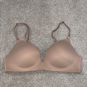 Victoria’s Secret lightly lined full coverage bra 32C outstanding condition!!